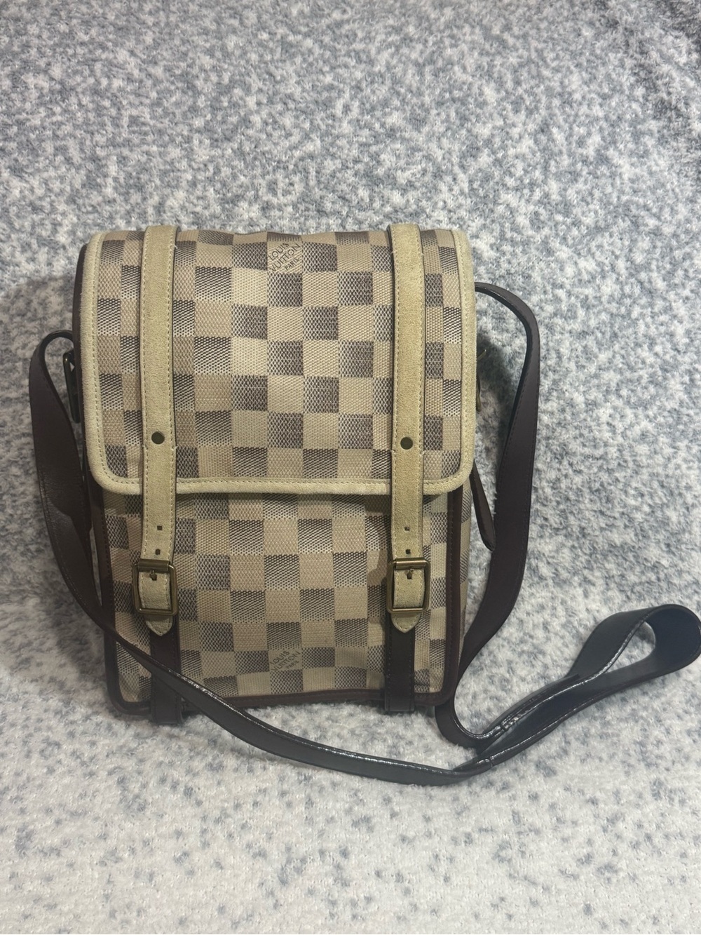 Louis Vuitton Trotteur Handbag Damier
Lune Neutral (Crossbody)